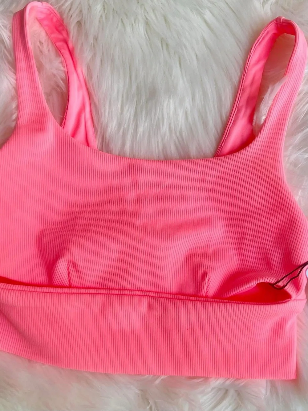 ALO Yoga Slit bra neon bubblegum